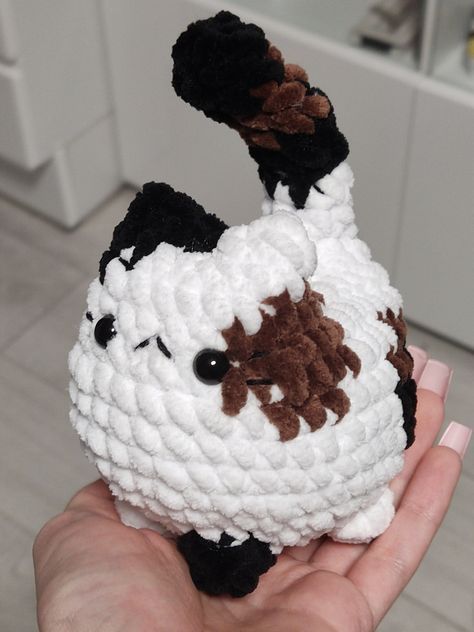 Crocheted cat